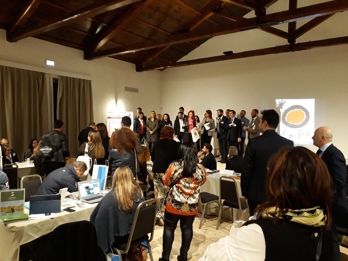 VLCLeticia's tweet photo. 65 participantes españoles, entre destinos y empresas, empezamos ayer una aventura promocional por 4 ciudades italianas. La 1° etapa, en el @VillaRomanazzi de Bari, tuvo buena afluencia de AAVV y gran interés de los agentes presentes. #RoadshowSpagna2019 #Bari #VLCNonStop https://t.co/qntnuLI3lp