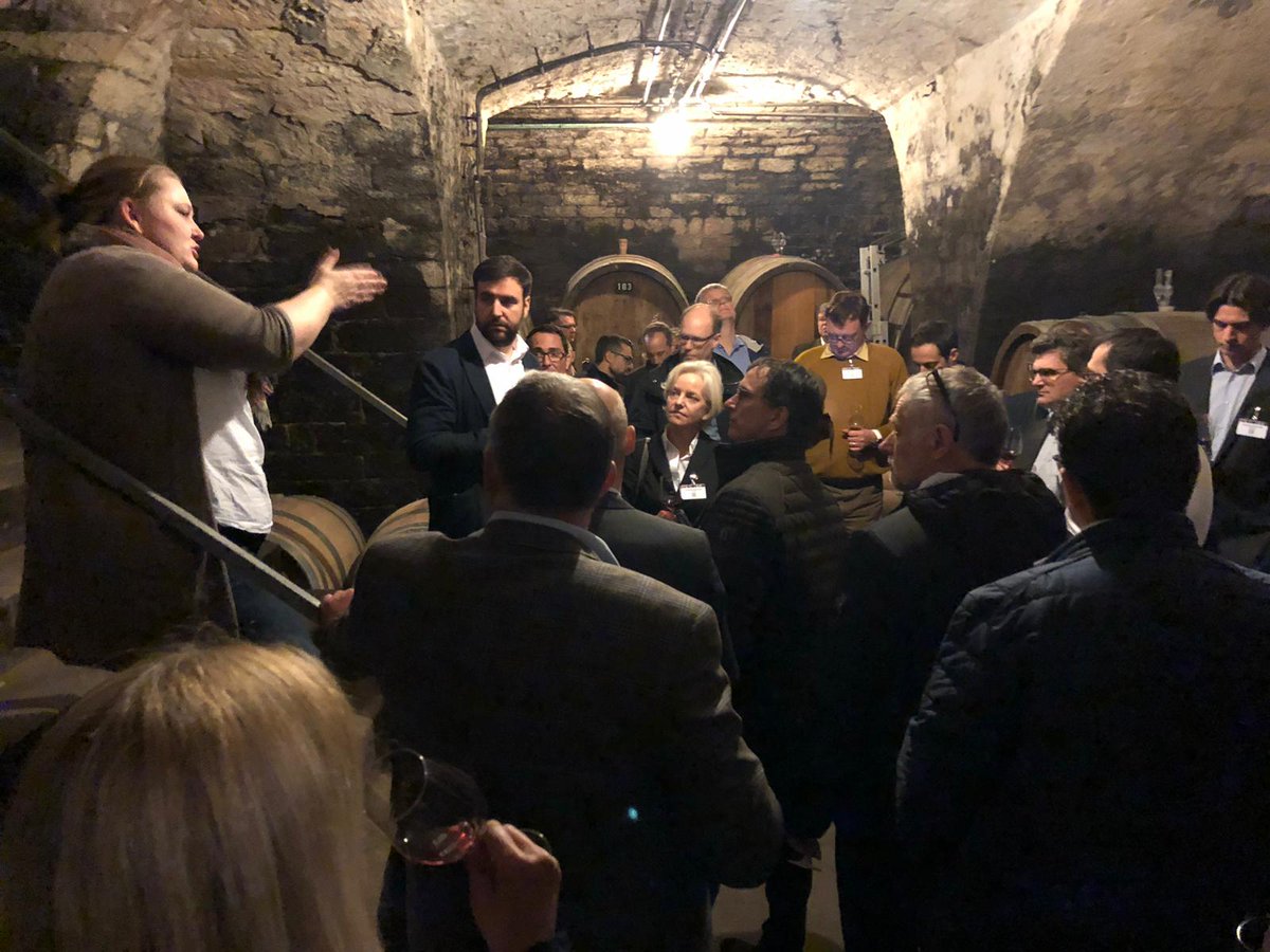 EmpolisSoftware's tweet photo. Zusammen mehr erreichen ➡Intelligente Assistenten: #KI & Mensch – zusammen unschlagbar!
In toller Atmosphäre startete gestern unser #Partner #Summit im Weingut von Winning in Deidesheim mit Weinkellerführung & Weinprobe inklusive Abendessen.
#empolispartnersummit #cooperation https://t.co/fXmbrNFk0b