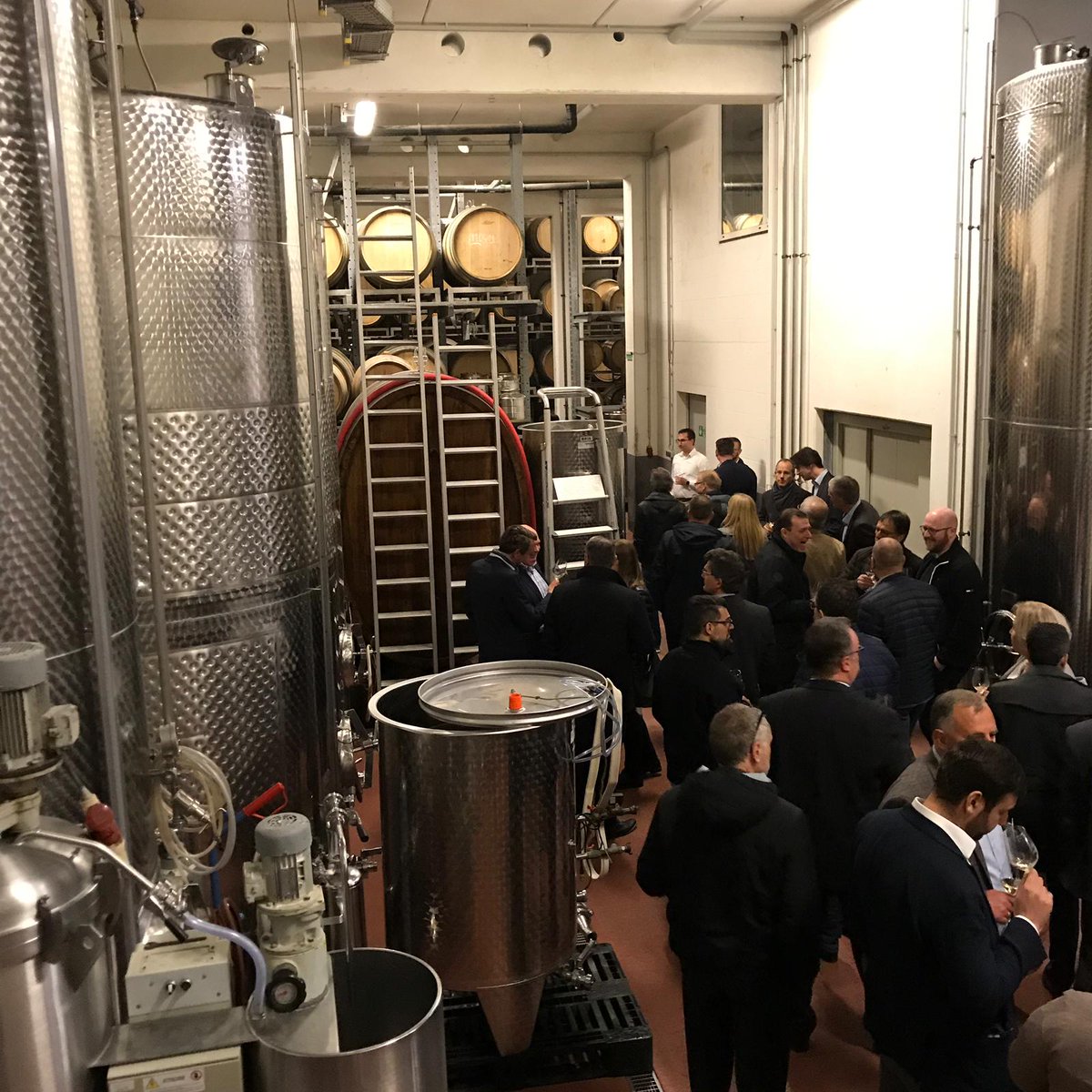 EmpolisSoftware's tweet photo. Zusammen mehr erreichen ➡Intelligente Assistenten: #KI & Mensch – zusammen unschlagbar!
In toller Atmosphäre startete gestern unser #Partner #Summit im Weingut von Winning in Deidesheim mit Weinkellerführung & Weinprobe inklusive Abendessen.
#empolispartnersummit #cooperation https://t.co/fXmbrNFk0b