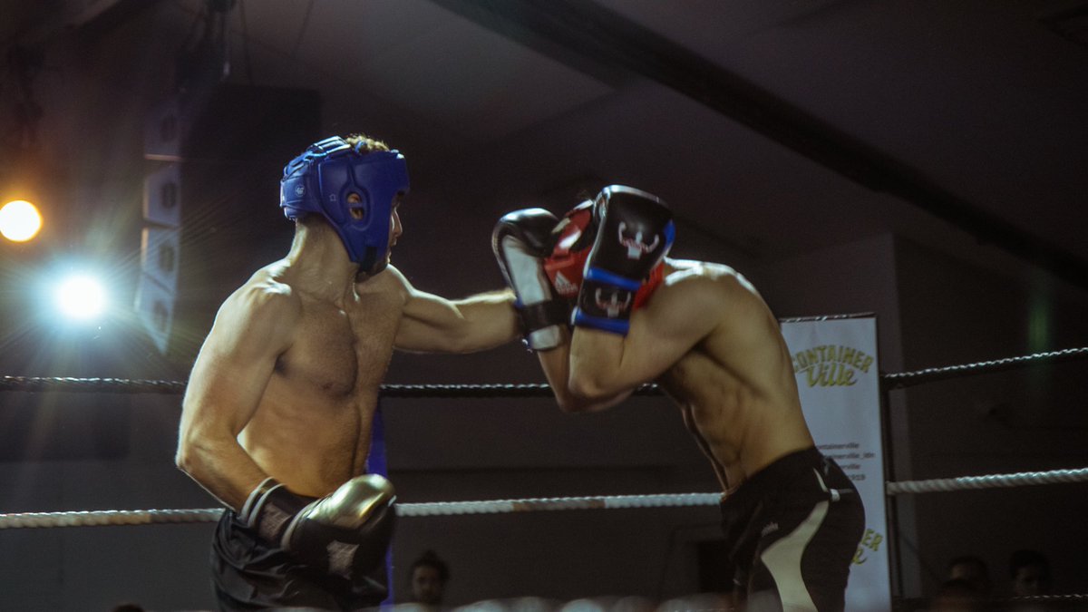 Attacking this week like... £11k raised for <a href="/NoahsArkHospice/">Noah's Ark Children's Hospice</a> #boxing #charity thank you to everyone who sponsored me <a href="/GS8developments/">GS8</a> @smablaw