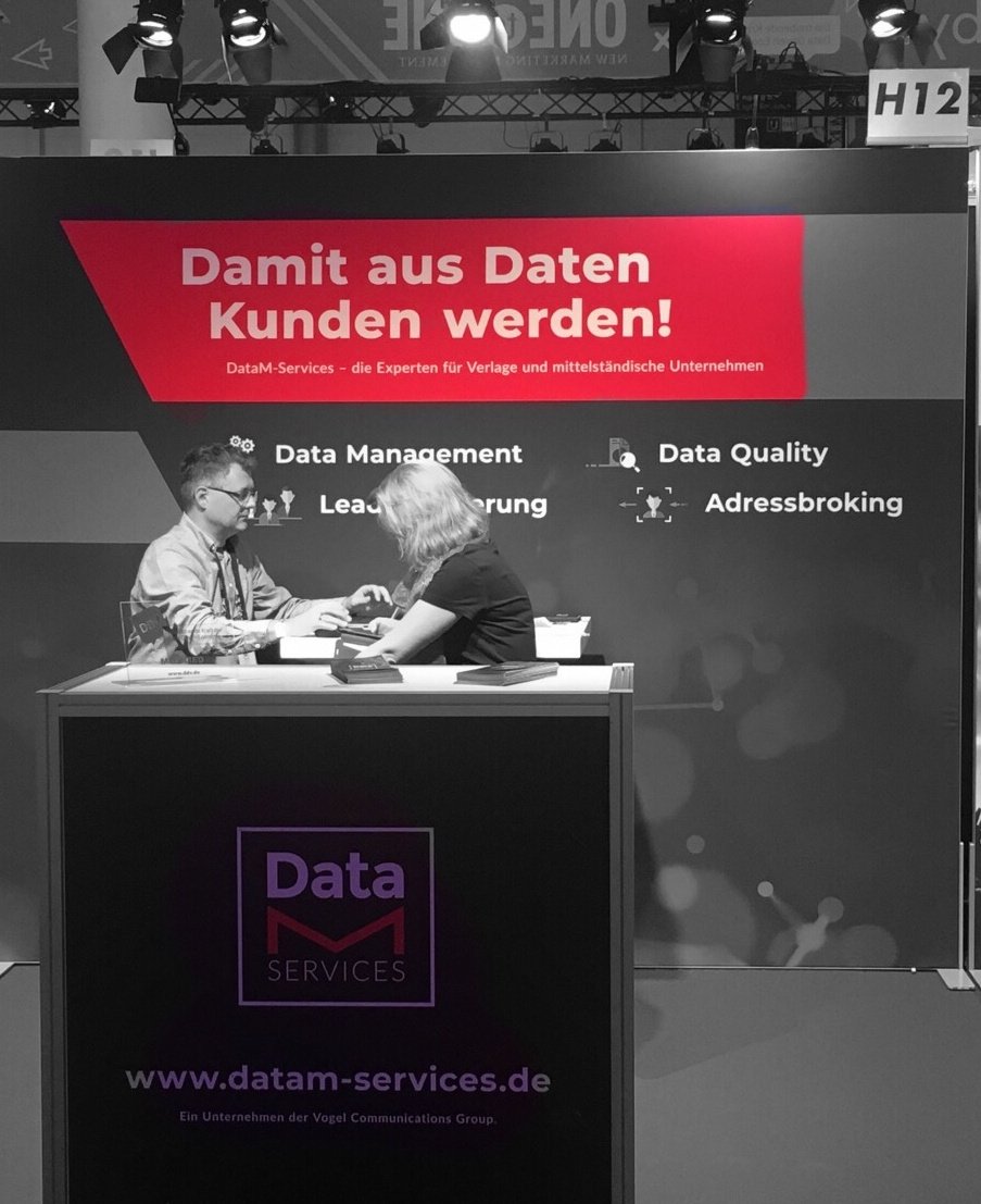 DataMGmbH's tweet photo. Mach Schluß mit veralteten #Datensätze und halte Deine #Daten frisch, bunt und aktuell. Wir sind auf der #OMR19 vor Ort (Stand H12) und beraten Dich gern - #DamitAusDatenKundenWerden #DataQuality #BI #DatenDNA https://t.co/GL9ZzYssri