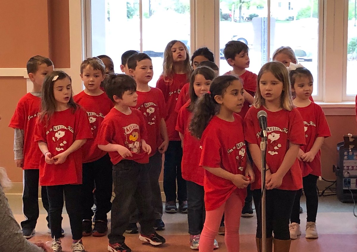 hCook_Mrs's tweet photo. Great visit to the Franklin Senior Center to sing songs and spread kindness.  #franklinkellerkids https://t.co/sGjXaCAsi8