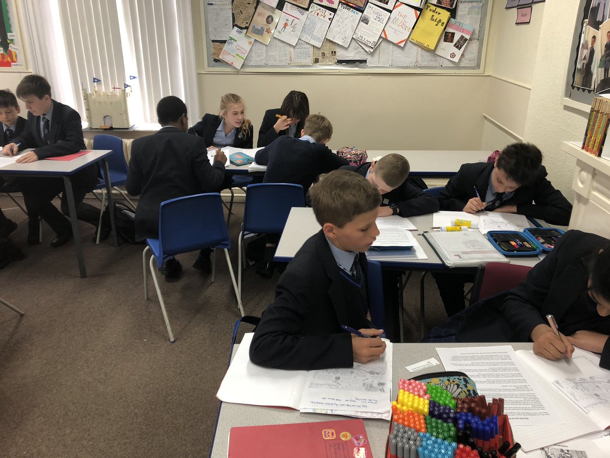 Ackworth_School's tweet image. 1W compete to find key knowledge about King John. #groupwork #magnacarta #historyisfun