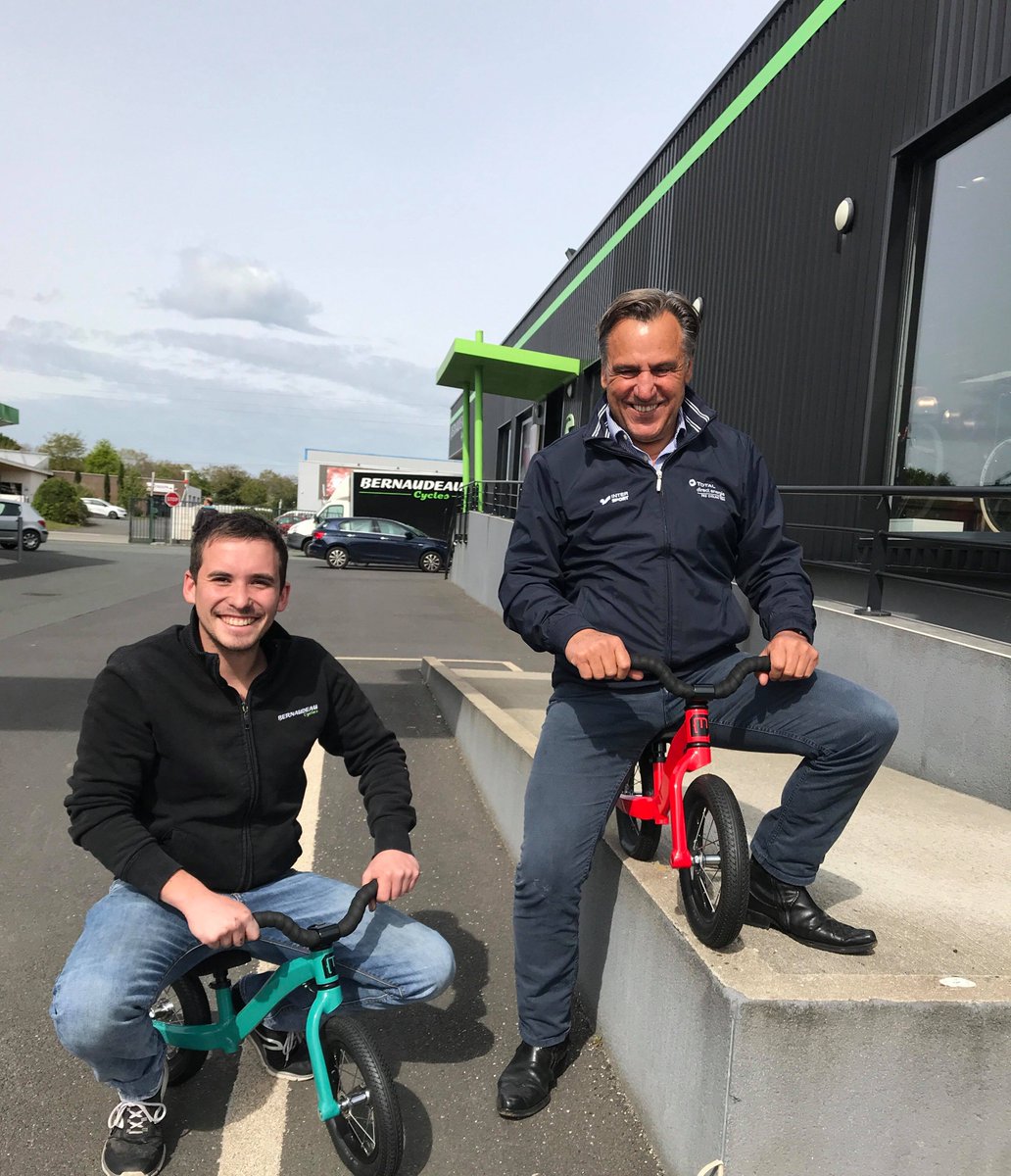 BernaudeauC's tweet photo. Eh @TDE_ProCycling, ici chez Bernaudeau Cycles on change de monture pour notre évènement de samedi ! 👶 #babyvelo #draisiennes #Vendee https://t.co/7JCuzL5z8H