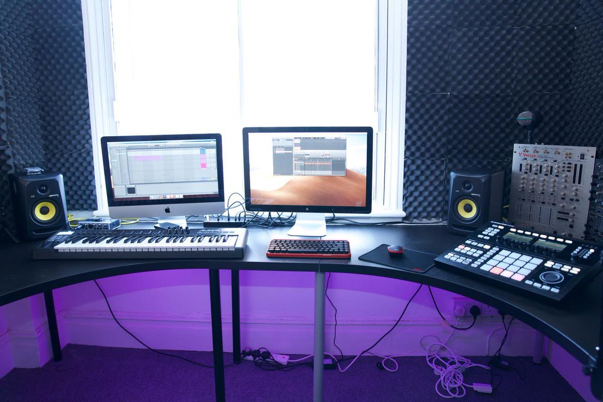 bdjofficial's tweet image. My studio in Shoreditch is finally finished!

Fully equipped for the following

• Music Production (Software/plugins/sounds included)
• Artist recording 
• Podcast/Vlog recording
• Radio Show recording
• DJ Practice Vinyl &amp;amp; CDJ
• DJ lessons

Feel free to share and forward🙌🏽