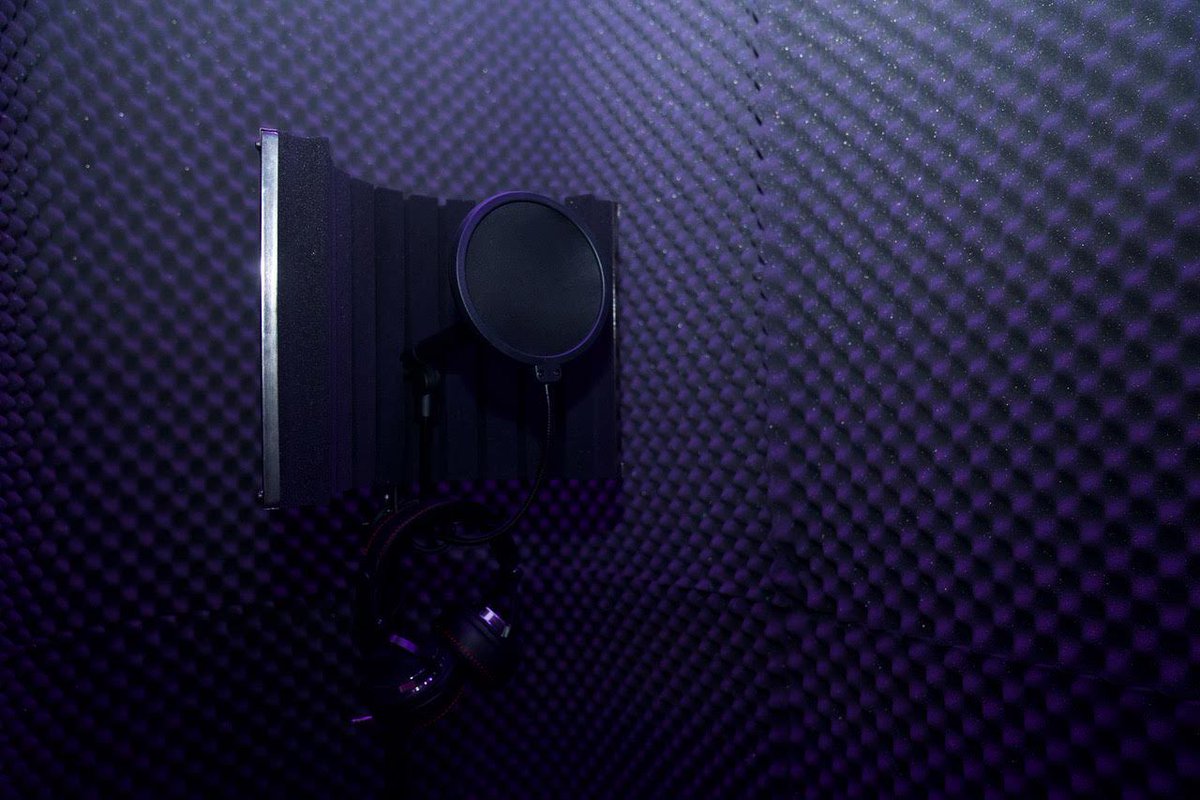 bdjofficial's tweet image. My studio in Shoreditch is finally finished!

Fully equipped for the following

• Music Production (Software/plugins/sounds included)
• Artist recording 
• Podcast/Vlog recording
• Radio Show recording
• DJ Practice Vinyl &amp;amp; CDJ
• DJ lessons

Feel free to share and forward🙌🏽