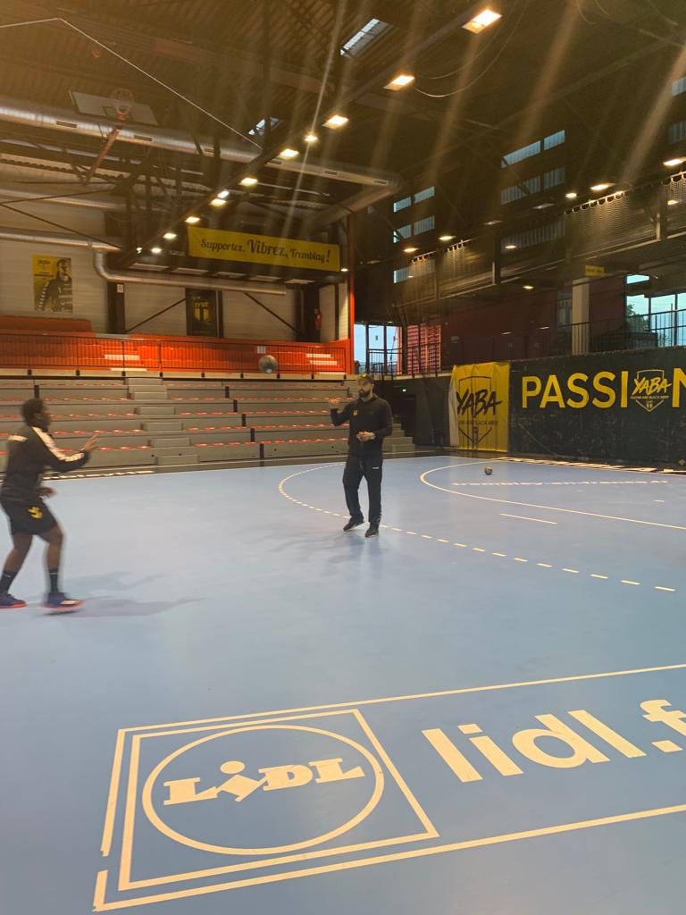 TremblayHB's tweet photo. [Coach Marouan]
1ère session coaching 🤾‍♂️ pour nos pros avec les équipes de jeunes.
Hier 🇹🇳 Marouan Chouiref, ultra concentré 👍 encadrait l’équipe #S4 qui évolue en départemental.
On dit #merci à qui ? 
#TeamMarouan #WorkHardPlayHard #MiniTeamTremblay #MerciMarouan https://t.co/moFDl0S2cC