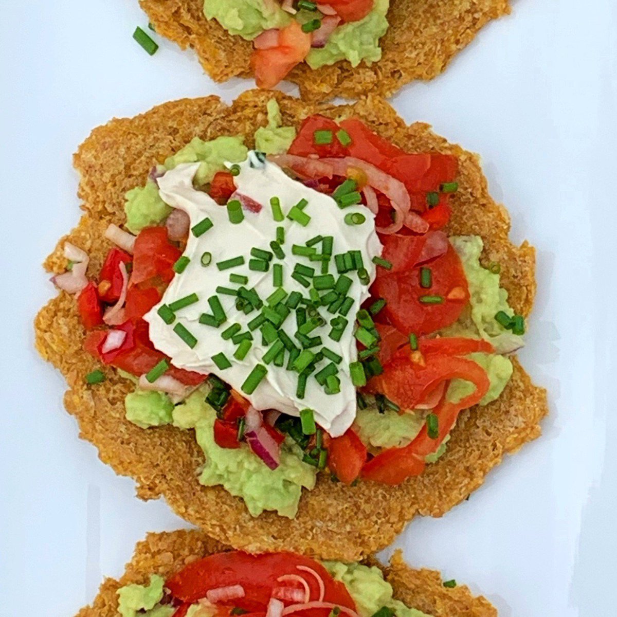 rawmother's tweet photo. Raw, plant-based Tostadas with all the trimmings! #RAWMother #RawVegan #Vegan #Tostadas #PlantBased #HealthyEating #HealthyLiving - https://t.co/KCYkluNyb2 https://t.co/Sx9HPLSIYX