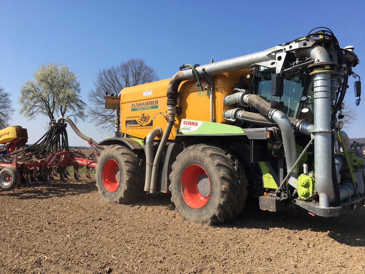 moveero's tweet photo. Professional #Ag contractors drive with #ProfiGrip wheels.This #Claas #Xerion tows a #Horsch Tiger and #Zunhammer slurry distrubutor. Our Profi-Grip #wheels feature a unique profile, developed to eliminate tyre-to-rim slippage. Read more about Profi-Grip https://t.co/uUjpqoG78m https://t.co/ngn4KswAUU