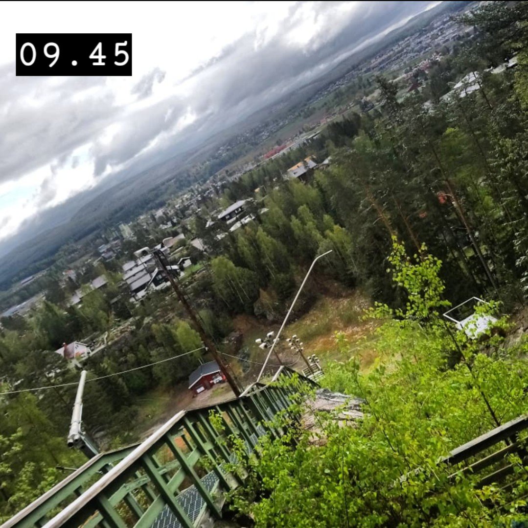 JanneNordvang's tweet photo. Just thought I'd go for a run before the late shift at work. Now I have a question for the weather gods.... WTF????
#SpringInNorway https://t.co/mFP6ZiYOgb