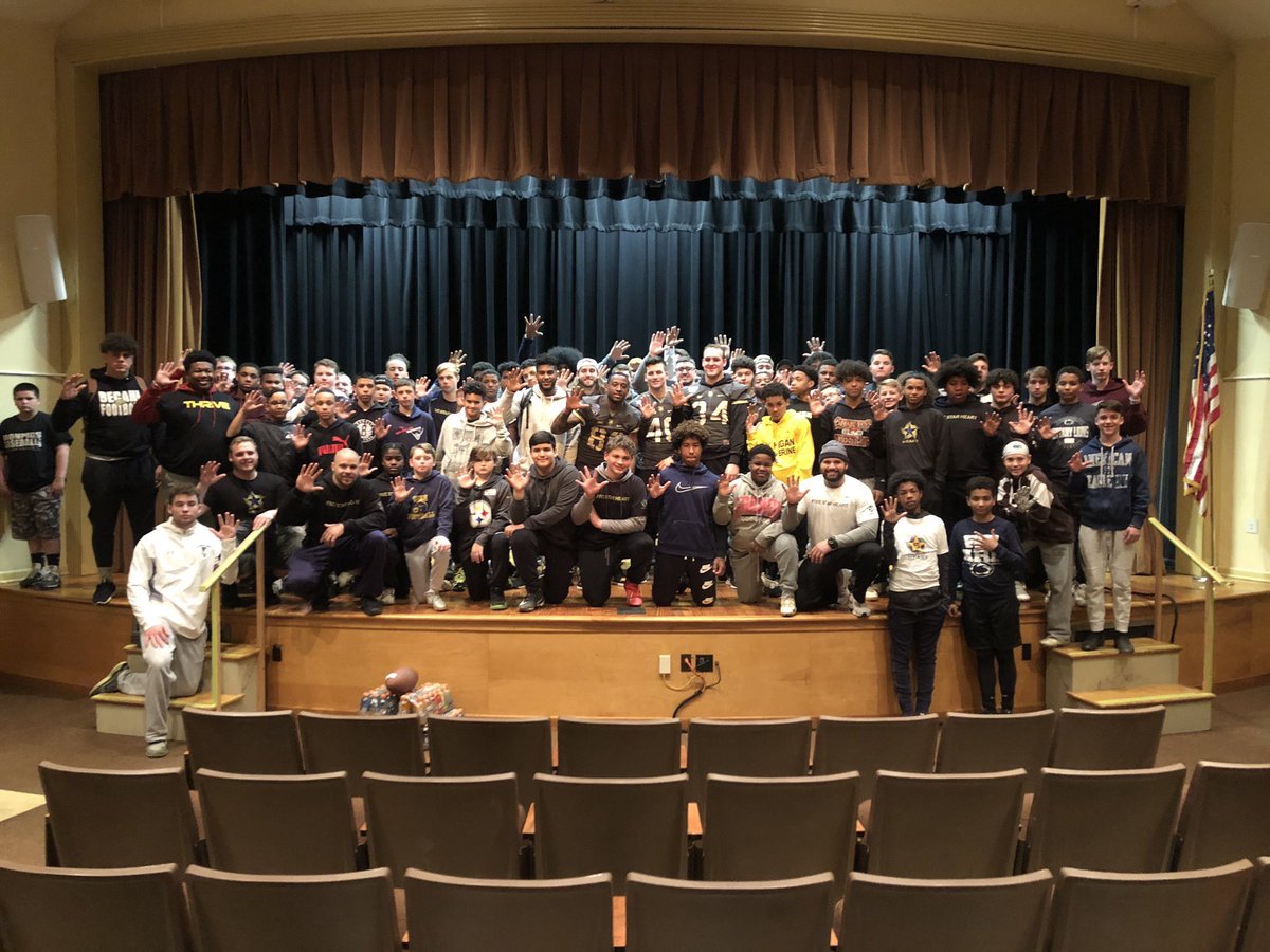 FiveStarHeart's tweet photo. @FiveStarHeart LIFE.  One community.  One culture of commitment to the next generation.  @BethlehemAreaSD @AllentownSD @mystlukes @MCGreyhounds @MoravianFB #HOUNDHEART #STLUKESSTRONG #5STARHEART https://t.co/q17Imtm5x5