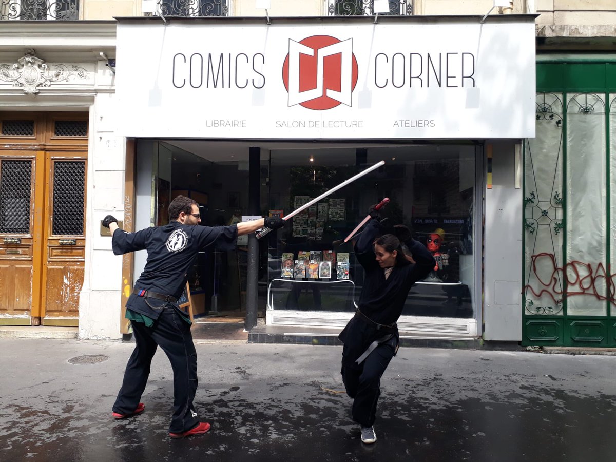 LeComicsCorner's tweet photo. Retour en images cette fois-ci pour notre journée Star Wars x FCBD de samedi ! Merci à @paninicomicsfra pour les lots à gagner lors de notre quizz galactique ! Merci à @LudosportParis pour leur gentillesse et leur animation sabre laser et à notre artist alley ! https://t.co/A082tvQFBZ