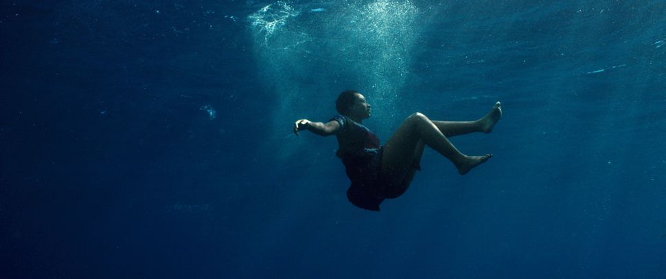 The405's tweet photo. See the trailer for Cargo, from the writer/director of Children of God. https://t.co/BnsTy7yRl1 https://t.co/MdFBlmyk00