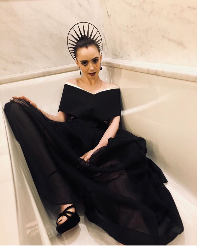 parisianchIoe's tweet photo. lily collins' iconic bathtub pictures after the met gala https://t.co/ELqPHWUqGG