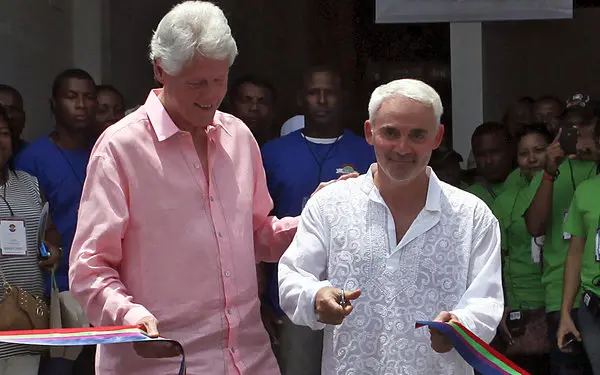 Canadian businessman Frank Giustra & Clintons &  #UraniumOne Guistra donated 145 mill USD to Clinton Foundation, formed Clinton-Giustra Sustainable Growth Initiative & KazakhstanThanks to  @Helener2442 Understanding Uranium One: https://canadafreepress.com/article/understanding-the-uranium-one-scandal https://www.theglobeandmail.com/report-on-business/bill-hillary-clinton-giustra-corporate-canada/article32675340/