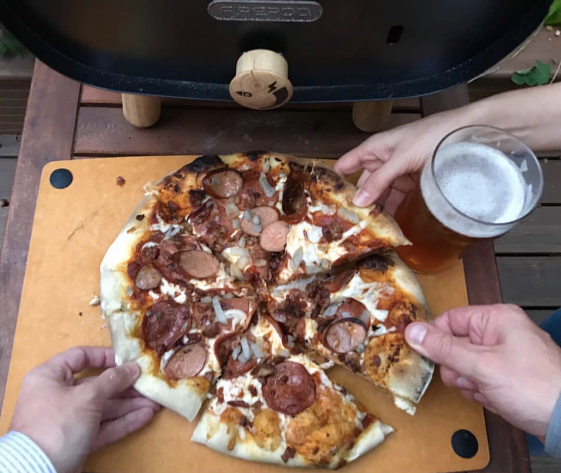The_Firepod's tweet photo. @bbqandbottles sharing the love 🍕❤️ #thefirepod #pizzaoven #pizza https://t.co/LqOkaoEWrL