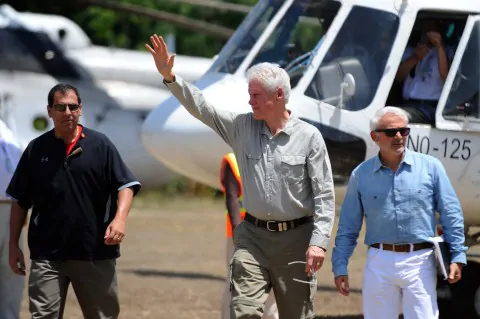 Canadian businessman Frank Giustra & Clintons &  #UraniumOne Guistra donated 145 mill USD to Clinton Foundation, formed Clinton-Giustra Sustainable Growth Initiative & KazakhstanThanks to  @Helener2442 Understanding Uranium One: https://canadafreepress.com/article/understanding-the-uranium-one-scandal https://www.theglobeandmail.com/report-on-business/bill-hillary-clinton-giustra-corporate-canada/article32675340/