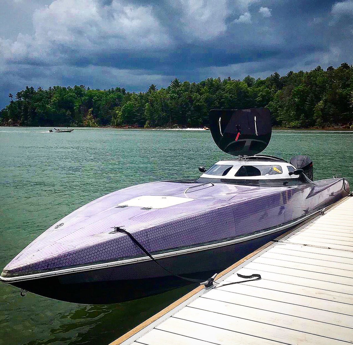 #P1Panther seen in the North Virginia hills! 👀#tresmartinspowerboatschool has been putting the new P1 Panther 28R through its paces this weekend🚤💨
#2019 #Superstock #Team #offshoreracing #Speed #offshoreracingteam #Boats #offshoreboats #Fast #offshorepowerboatracing #Power