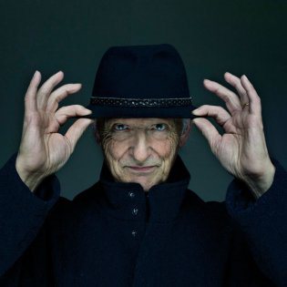 Dylan Dog على تويتر 5月8日は仏バンド デシネ界の巨神メビウスの誕生日 1938 またの名をジャン ジロー 56年に漫画 家デビューし ブルーベリー や アルザック 等著書多数 75年盟友アレハンドロ ホドロフスキーと出会い映画界にも進出 魅力的で洗練され Dylan Dog على تويتر 5月8日は仏バンド デシネ界の巨神メビウスの誕生日 1938 またの名をジャン ジロー 56年に漫画 家デビューし ブルーベリー や アルザック 等著書多数 75年盟友アレハンドロ ホドロフスキーと出会い映画界にも進出 魅力的で洗練され