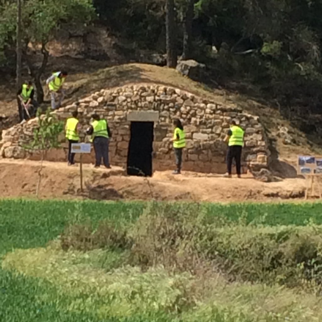 Projecte recuperació de la cabana de volta al terme de Tarrès a les Garrigues #Tarres <a href="/CCGarrigues/">Consell Comarcal de les Garrigues</a> amb alumnes de <a href="/InsMollerussa/">Institut Mollerussa</a> cicle Pedra natural