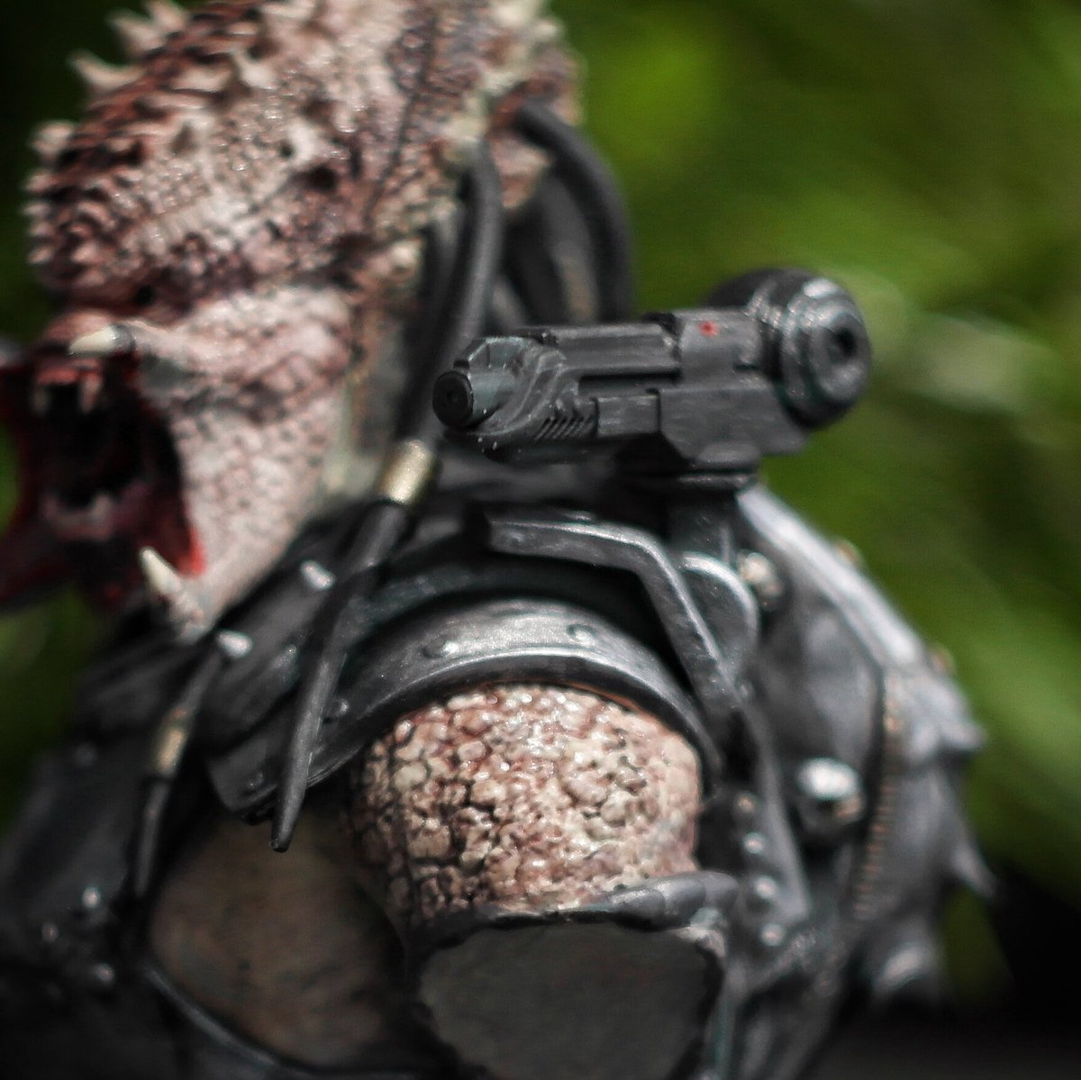 grafitomi's tweet photo. Okie dokie! Some minor things left but it’s pretty much ready. My latest painted #resinprint! The Predator bust by @Sanix_1 Thanks everyone for the love and support! @UncleJessy4Real the glueslime comin’ 😉 Start painting folks! It’s fun! #sharelearnGROW https://t.co/JJsuv1e7pl