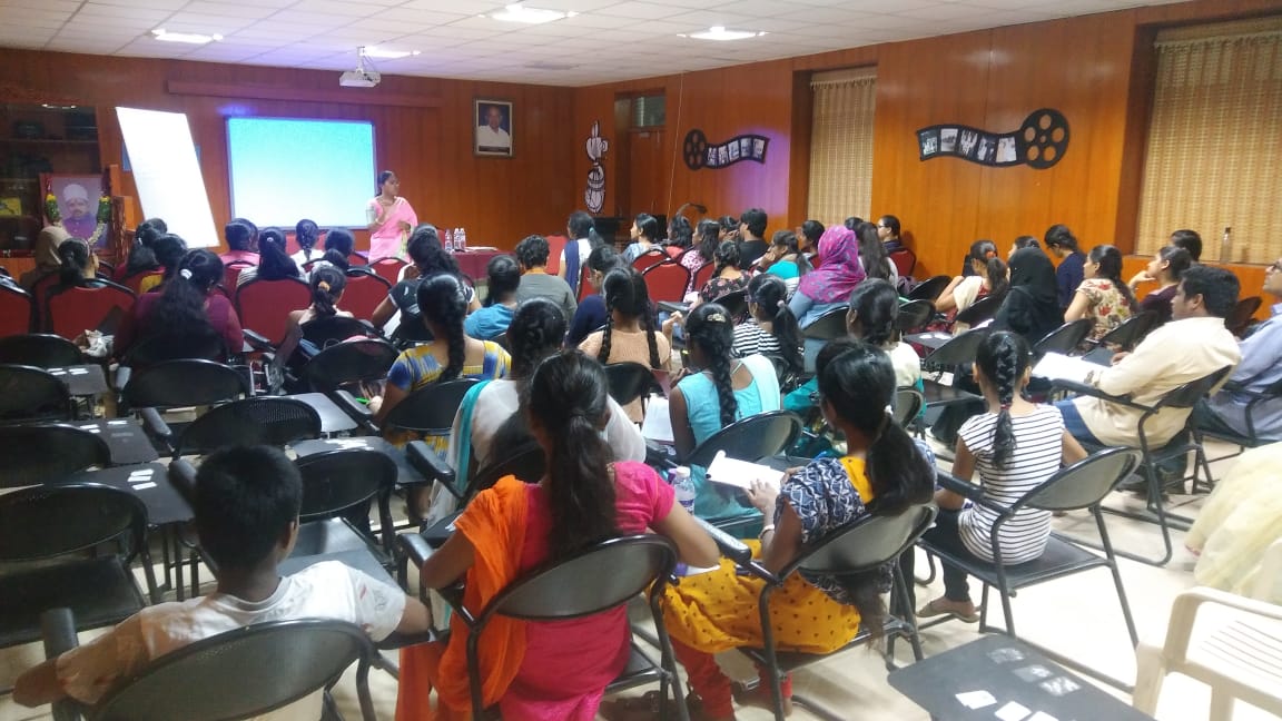 forensicssolved's tweet photo. Thank You all for making the #Workshop on #ForensicScience a big success at #RBVRRCollegeforWomen - @forensicssolved Team.

#RabindranathTagore  #rabindranathtagorejayanti  #AkshayaTritiya2019 #AkshayaTritiya  #AkshayTritiya #OnePlus7Pro https://t.co/gehvZ17V9v