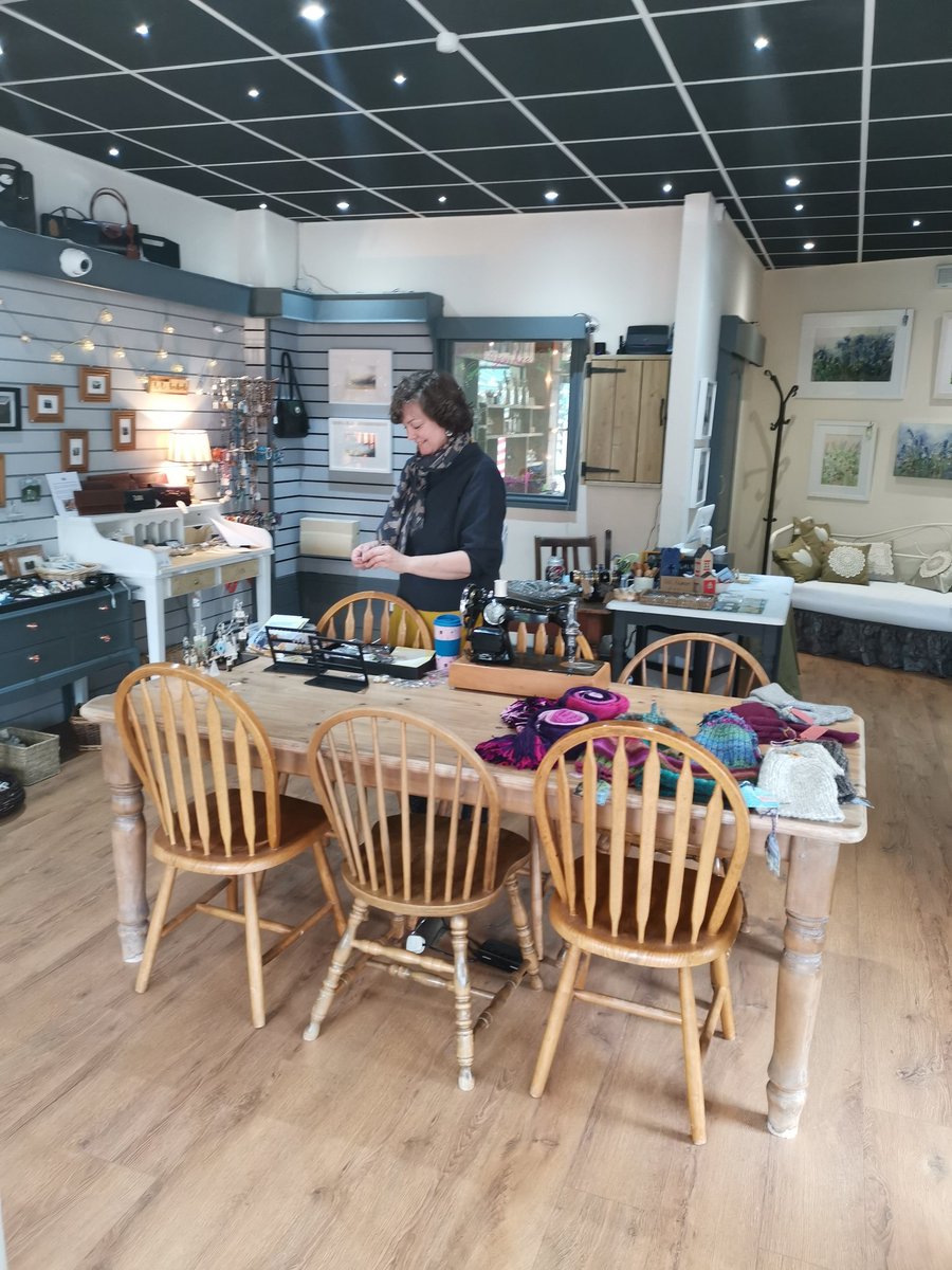 DeekaboutPYOP's tweet photo. Checking out the fab new Cumbria Crafty Cottage @infieldstudios shop in Bowness. It is fabulous!Looking forward to checking out all the fab hand crafted goods made by 
Good luck with the new venture!
#infieldstudios #QuarryRigg #CumbriaCraftyCottage #windermere  #deekaboutpyop https://t.co/aeLrwnXFD0