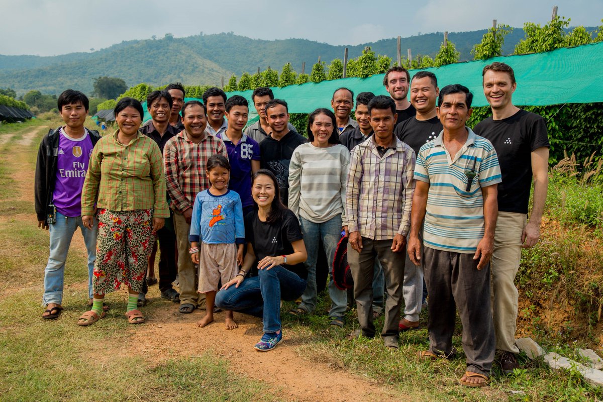 THE KAMPOT JEWELS OFFERED BY FAIR FARMS TO BAYON SCHOOL
The Bayon School thanks Fair Farms and its managers for their faithful ! ecoledubayon.org/les-joyaux-de-…