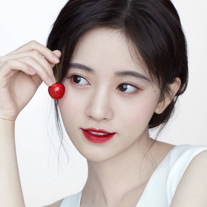 Ju_OffStudio's tweet photo. #鞠婧祎 是春意至浓的甜，也是初夏之恋的盐。一起关注 #兰蔻LANCOME 最in唇色🍒#525人间小樱桃# ，与 @Yiyi_twt 共同点亮夏天吧✨ https://t.co/iAlmQ1DV0T