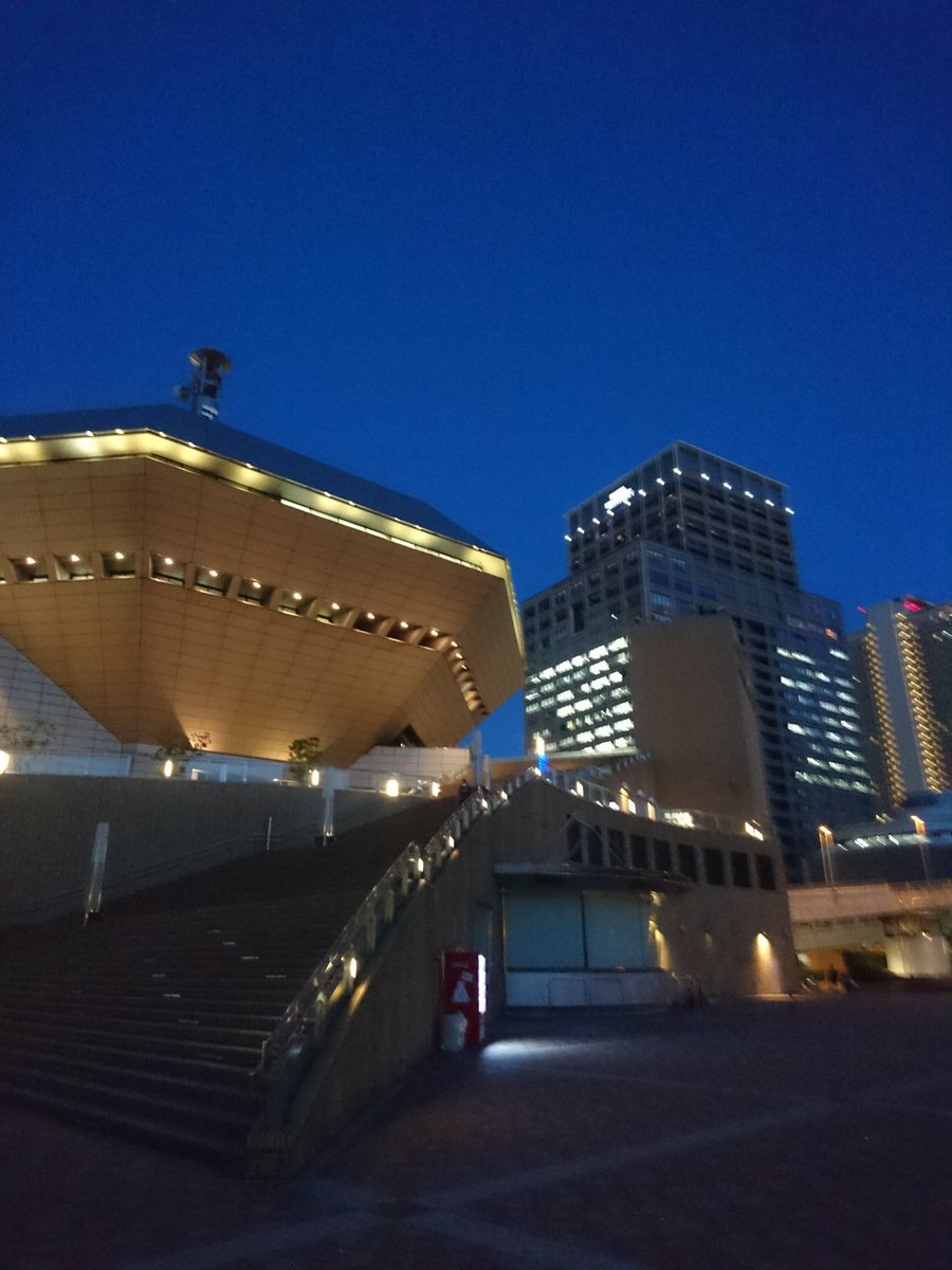 kamigatanihons1's tweet image. 喧騒が嘘のような今の湊町リバープレイスさん。それにつけても上方日本酒ワールド当日が今日のような天気だったらよかったのだけれど、天神さんの加護を受けていた一昨年まででさえ、お天気だけはいかんともしなかったのだから仕方ないですね。#KNW2019 #連休明け