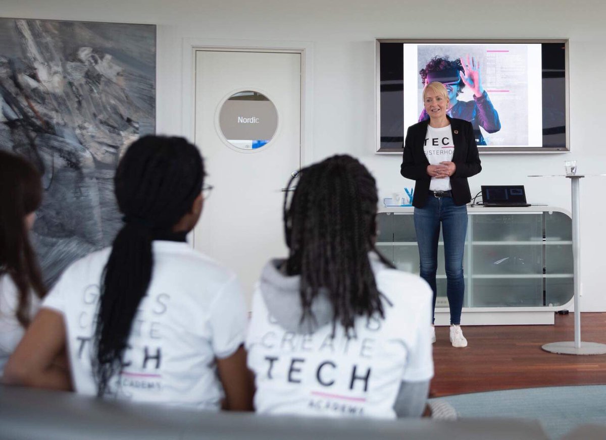 MaiOldgard's tweet photo. Talent in tech🌟 We want to encourage more girls to choose careers in technology 👩💻That’s why we’re partnering with @PlanNorge on #GirlsCreateTech - a tech mentoring program for young girls https://t.co/mXVGLSfKAR