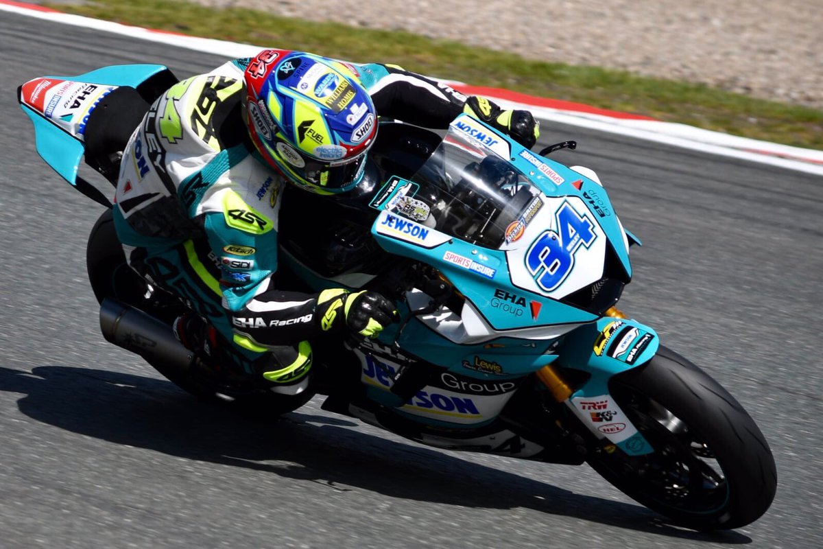 EyewearTy's tweet photo. Another podium success for @SPINE_OPTICS Ambasador @weewizard34 on the @OfficialBSB 🏆👏🕶 Congrats to you #AS34 & the team for us all at #SpineEyewear
@eharacing #AlistairSeeley #OultonBSB #BSBOulton #BSB2019 #BSB #DickiesSupersport @PrescottMsport @BSBChallenge #SpineOptics https://t.co/UjhSMIrzcb