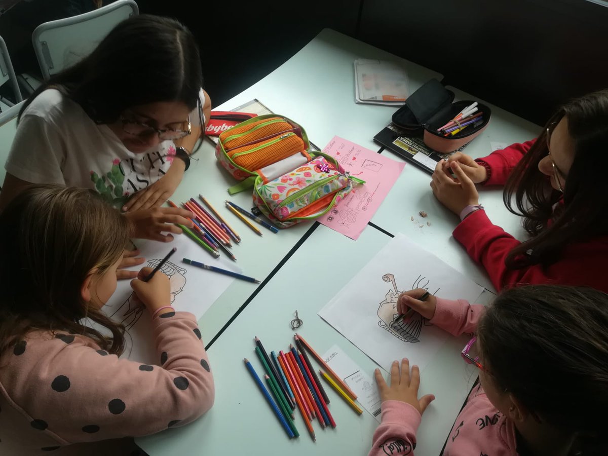 EscolaThauSC's tweet photo. Padrins i fillols treballant en Pompeu Fabra, el personatge de l'any. #1rpri #1rESO https://t.co/Alzjcdwtb3