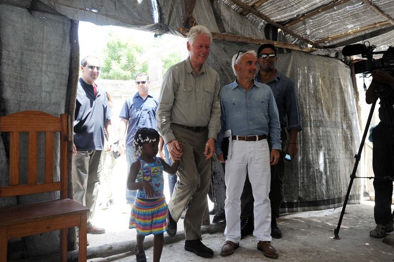 It's difficult to directly connect Trudeau w Frank Giustra but it's there, right on Giustra Foundation website.Trudeau UN 2016: "Canadian business leaders like Frank Giustra have done amazing work to make it easier for vulnerable migrants" https://giustrafoundation.org/news/pm-justin-trudeaus-remarks-at-the-united-nations-recognizes-frank-giustra-and-the-work-of-the-radcliffe-foundation/ #Agenda2030