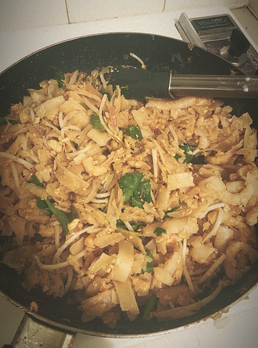 kasukalan's tweet photo. It’s a tiny miracle how easy it is to make pad Thai. #GoASEAN https://t.co/YKmktfbF7L