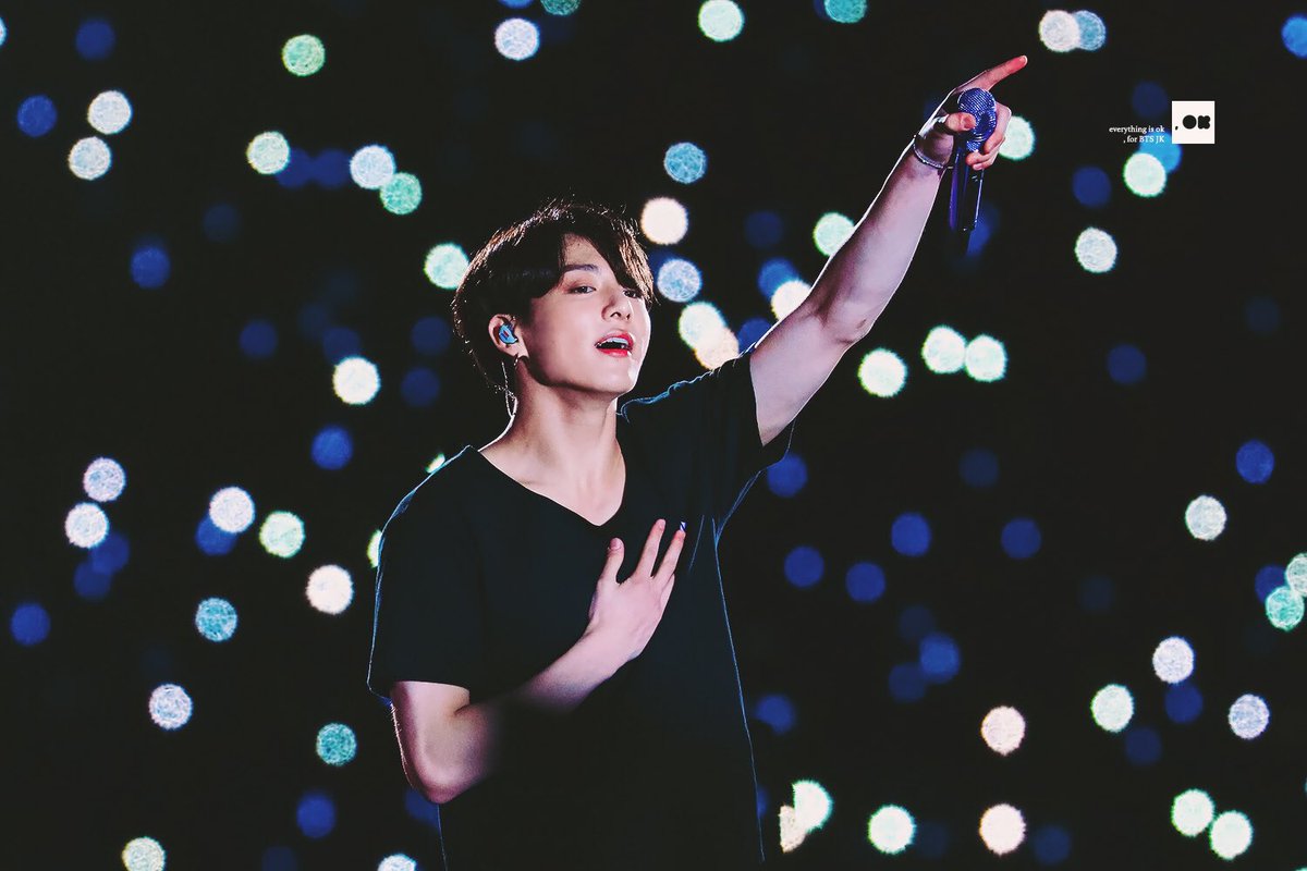 IlseS18's tweet photo. Aaahh ya pasaron días que no publicaba ~~ JAJAJ aahh no se no soy fan de Ariana pero me emocioné cuando Jungkook la menciono ~~♡♡♡ SIENTO QUE QUIERO COLABORACION~~♡♡♡
Ya nada me duele ...todo es felicidad
#BTS 
@BTS_twt https://t.co/dpA4rnLtVy