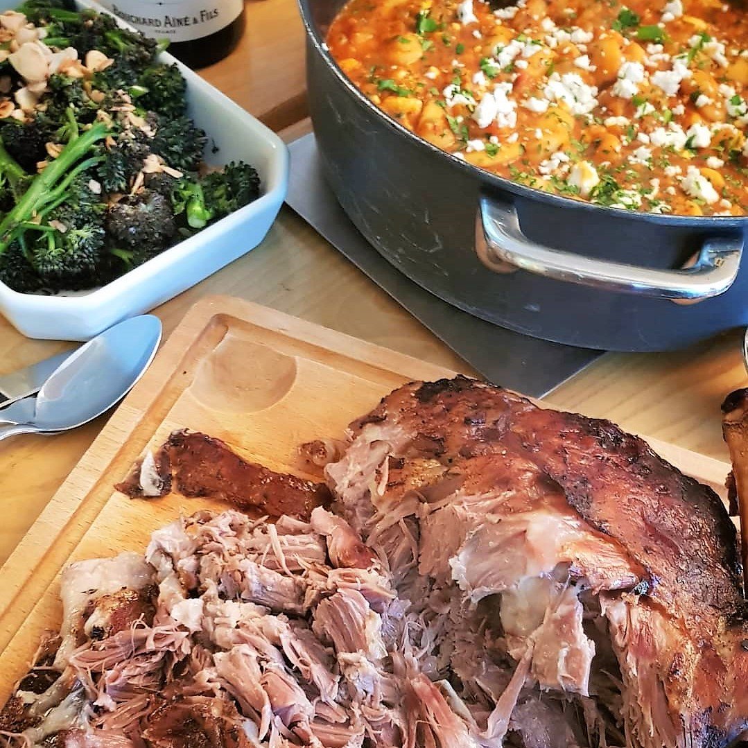 SecretSunLunch's tweet photo. 5hr slow roasted shoulder of lamb served with Gigantes Plaki. Delicious Greek butter beans, again slow cooked in tomatoes and herbs, and finished off with crumbled feta. Thank you to Jenny Chandler for the fantastic recipe. 
#springrecipe #springlamb #gigantesplaki https://t.co/tCS0mznPJ9