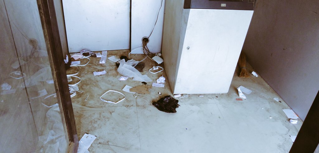 DivyaManoj19's tweet photo. Account minimum maintained balance 1000,after three transaction service charge, every half year book maintance fee ,the etccccc..... But worst ATM maintenance then y collecting all fee from customer @TheOfficialSBI  goat urine, dog motion😠 is this ur maintenance @TheOfficialSBI https://t.co/evgc349PC9