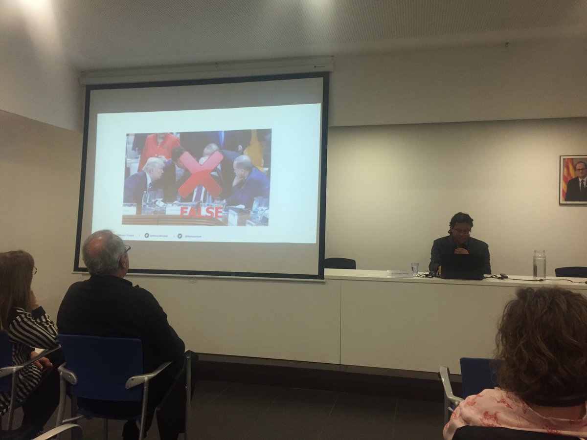fcasabel's tweet photo. Enseñando la alfabetización de noticias. Pel cònsol d’EEUU @damasoreyes al @Consell_Audio Mostra informació a reflexionar davant les #FakeNews #Rumors #Memes #Satire #Conspiracy i la importància a discernir-les. https://t.co/kiuqhK0Urb