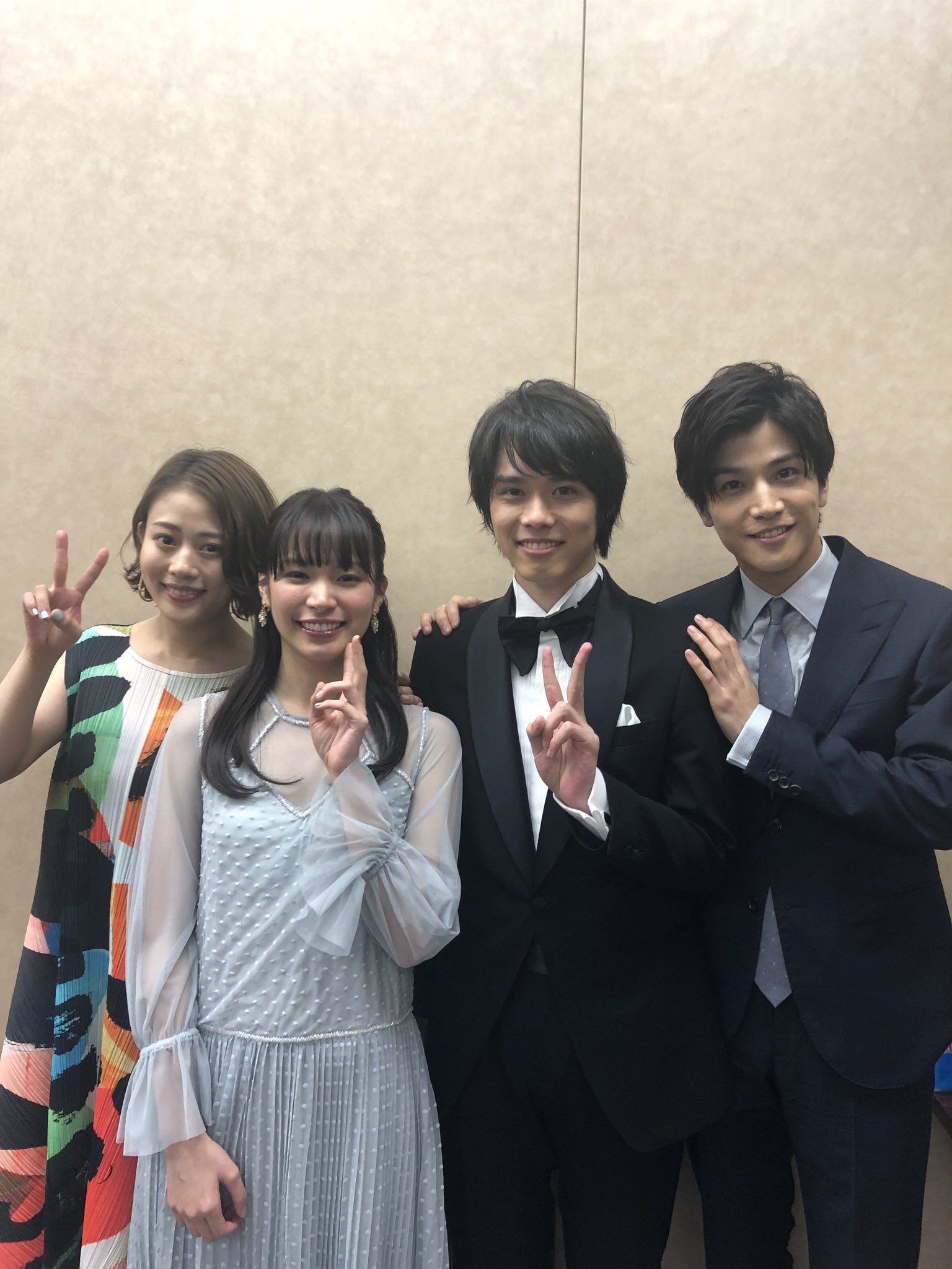 映画 町田くんの世界 公式 新人nです そして4ショット写真です 皆さん お疲れ様でした 町田くんの世界 細田佳央太 関水渚 岩田剛典 高畑充希 T Co Njhv78lxah Twitter