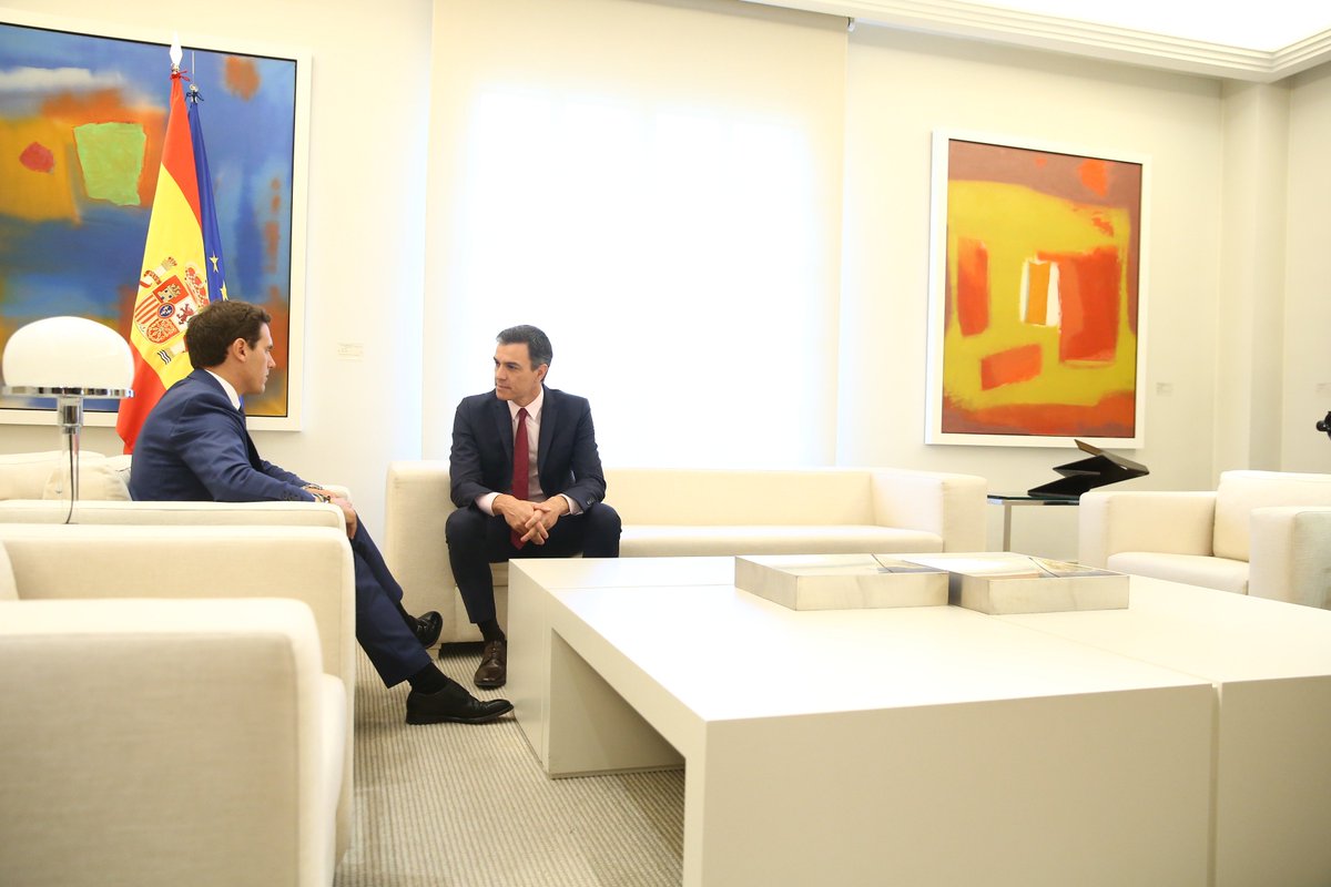 Hoy me he reunido en #LaMoncloa con <a href="/Albert_Rivera/">Albert Rivera</a>. Continuamos así la toma de contacto que iniciamos ayer con líderes políticos bajo el propósito de normalizar las relaciones institucionales y el diálogo político en nuestro país.
