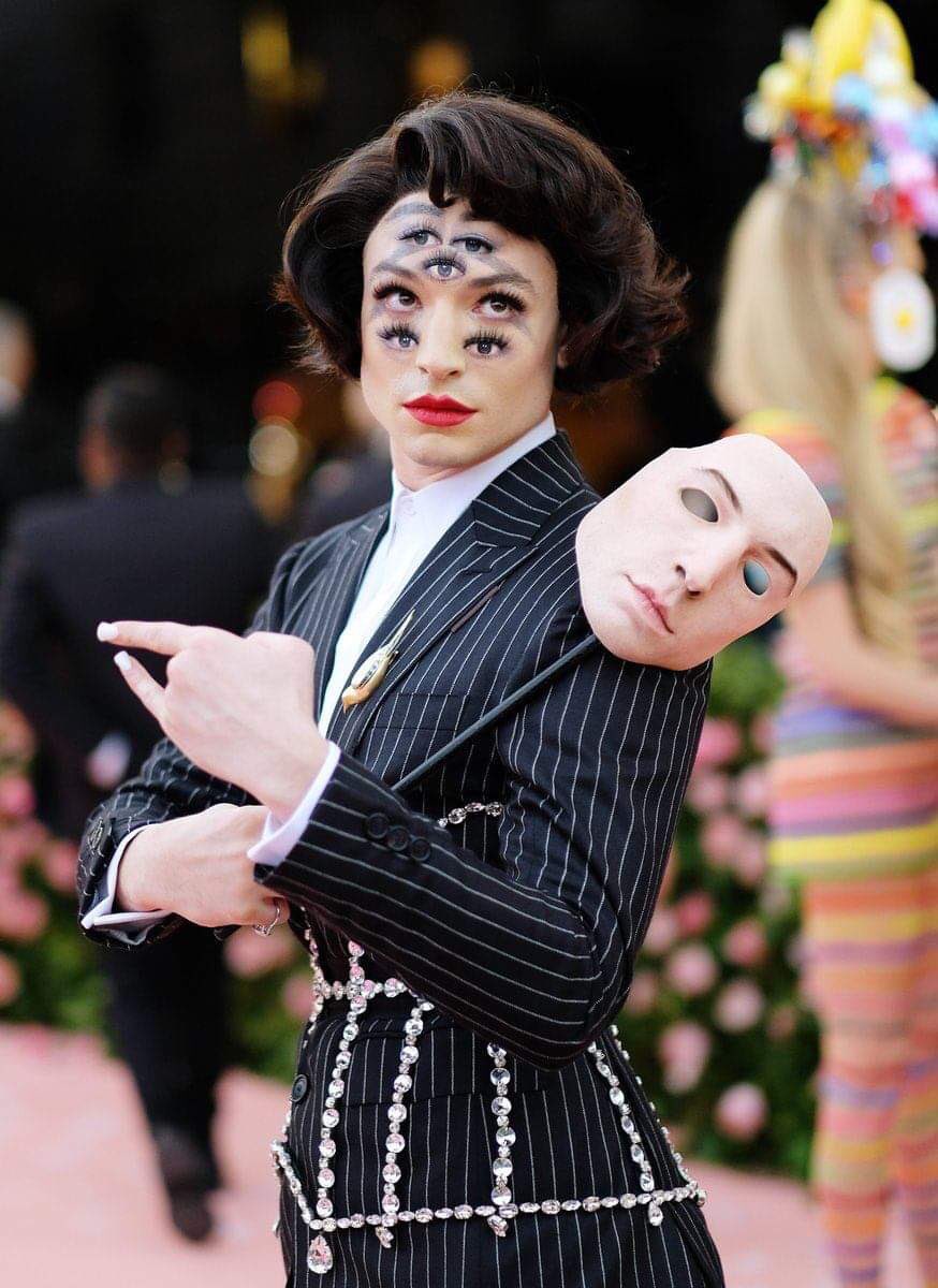 haramkhorr's tweet photo. I want whatever their stylists are smoking rn.  #MetaGala https://t.co/XgMXOMLtqR