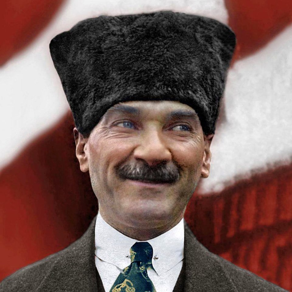 Cumhuriyetimiz henüz genç. Demokrasi ve kuvvetler ayrılığı gibi konularda özendiğimiz medeni toplumların onyıllar, yüzyıllar önce verdiği sınavları günümüzde veriyoruz. Ne mutlu ki zor zamanlarda ortaya lider çıkarabilmek gibi bir maharetimiz var. #herşeyçokgüzelolacak