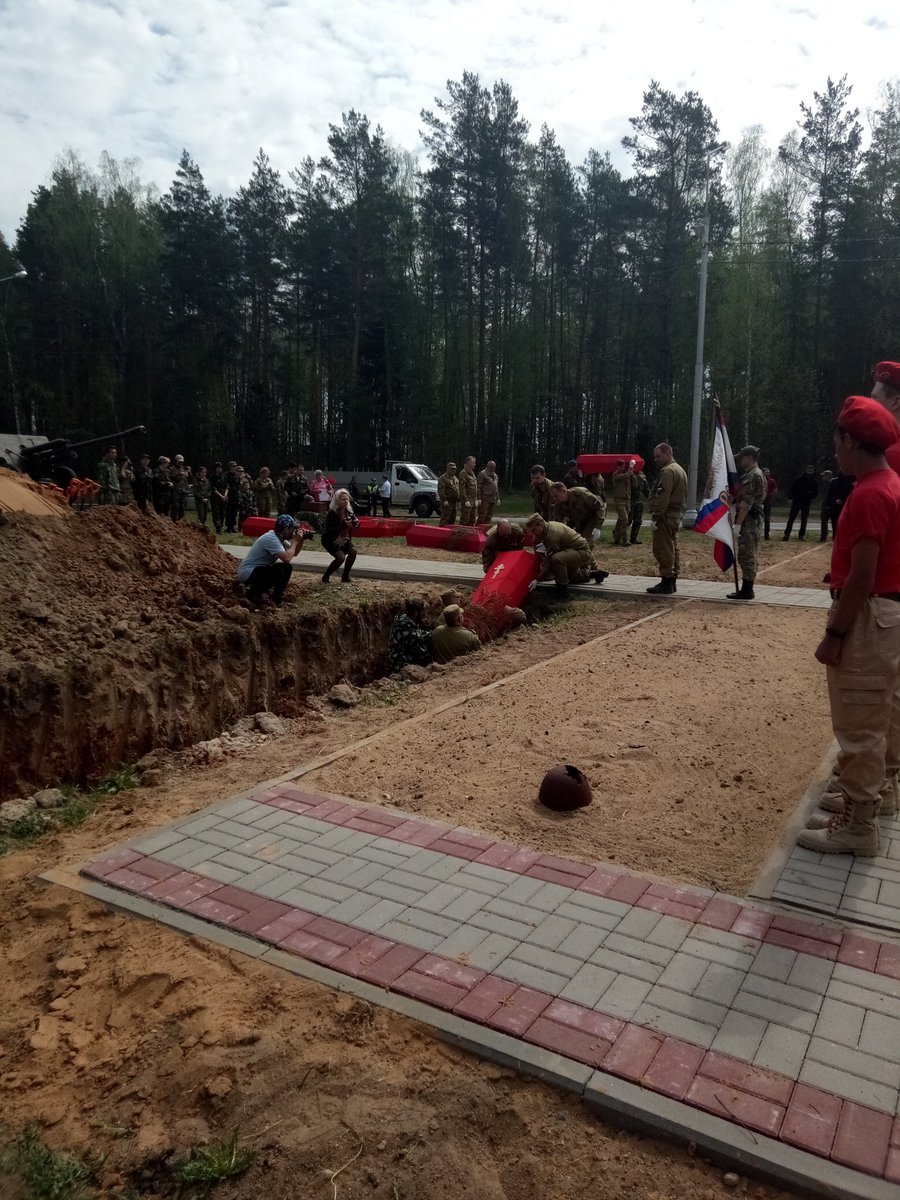 7 мая на Поле Памяти в д.Долина, прошло захоронение павших воинов. Вечная память, вечный покой....