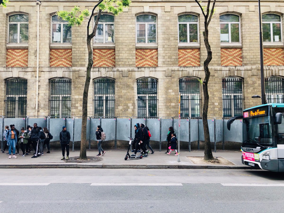 et 1, et 2, et 3… et 33 panneaux encore vides. Candidats #Europeennes2019 , en panne d’inspiration ? Dites le nous en français pour tous ! Technique imparable pour être compris de tous vos électeurs. RV sur frpourtous.fr
