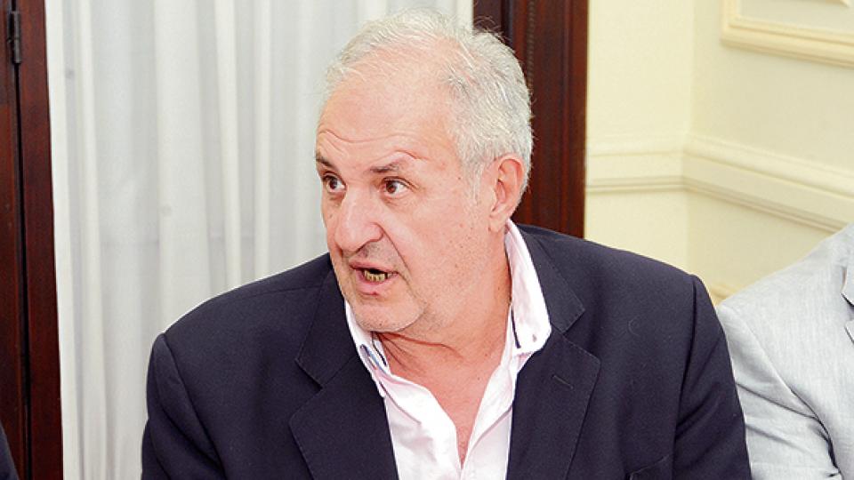FMLaPatriada's tweet photo. "Cada vez hay menos consumo y cierran empresas, eso va a seguir pasando si seguimos con este modelo". 📞 #GuillermoMoretti, vicepresidente de la @UIAcomunicacion en #salvemoskamchatka por https://t.co/o5ixut4x06 📻 https://t.co/mr2jB6IaOF