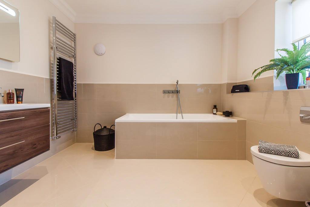 granarydev's tweet image. A couple of #bathroom pics from our #VictoriaHeights #ShowHome. #Luxurious would be an understatement! Our #bathrooms are designed to be truly indulgent spaces. Find out more by visiting granarydevelopments.com/new-houses/vic…