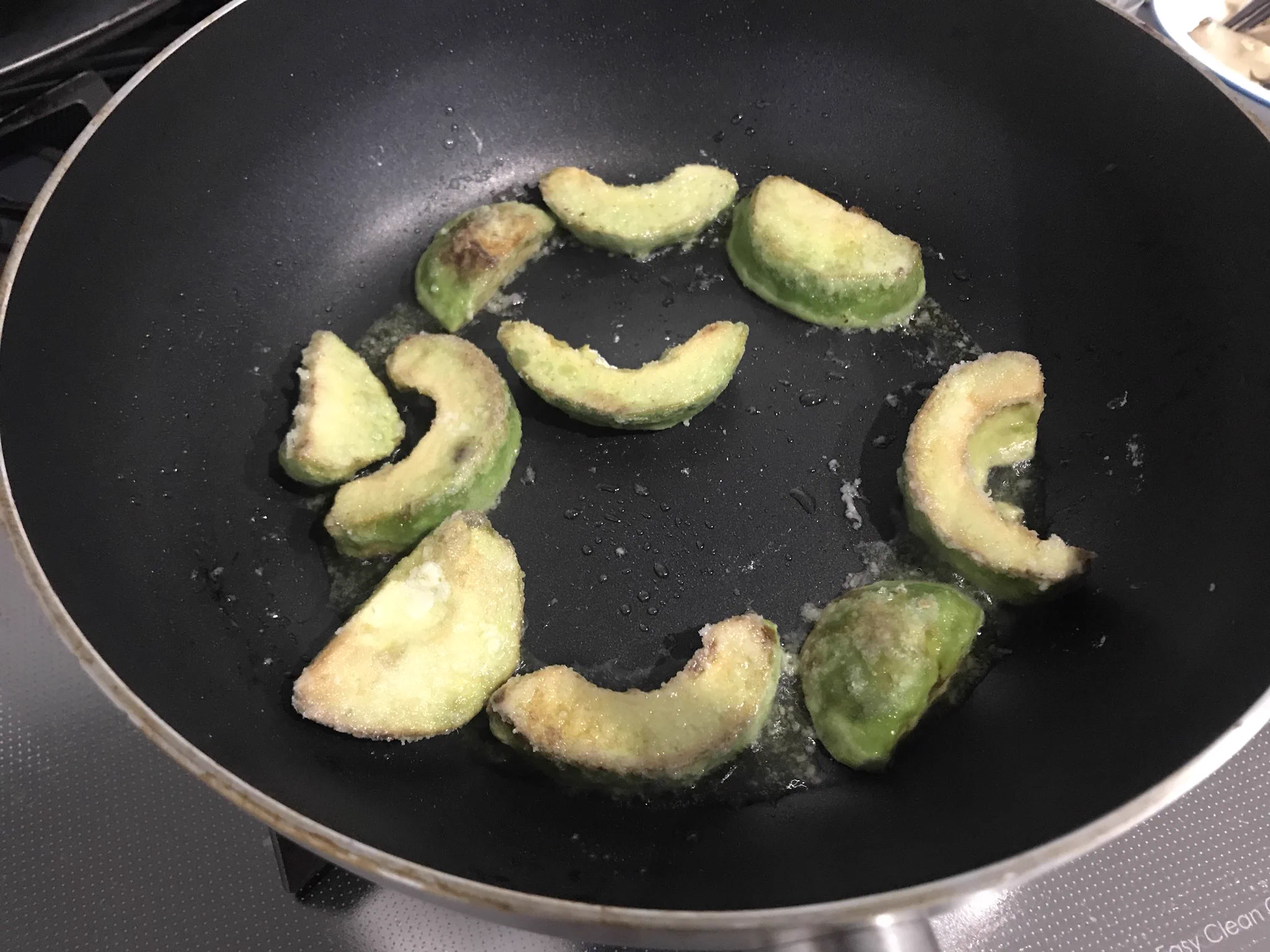 外はカリカリ、中はホクホク！！フライドアボカドの作り方！！