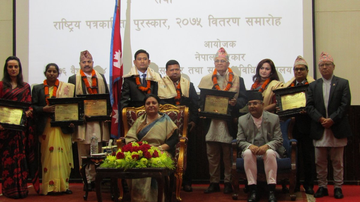 MahendraShmmg's tweet image. Journalism prize distribution ceremony by Rt Hon President at the Office of the President today. Congratulations to awardees. #NationalPressDay #MOCIT