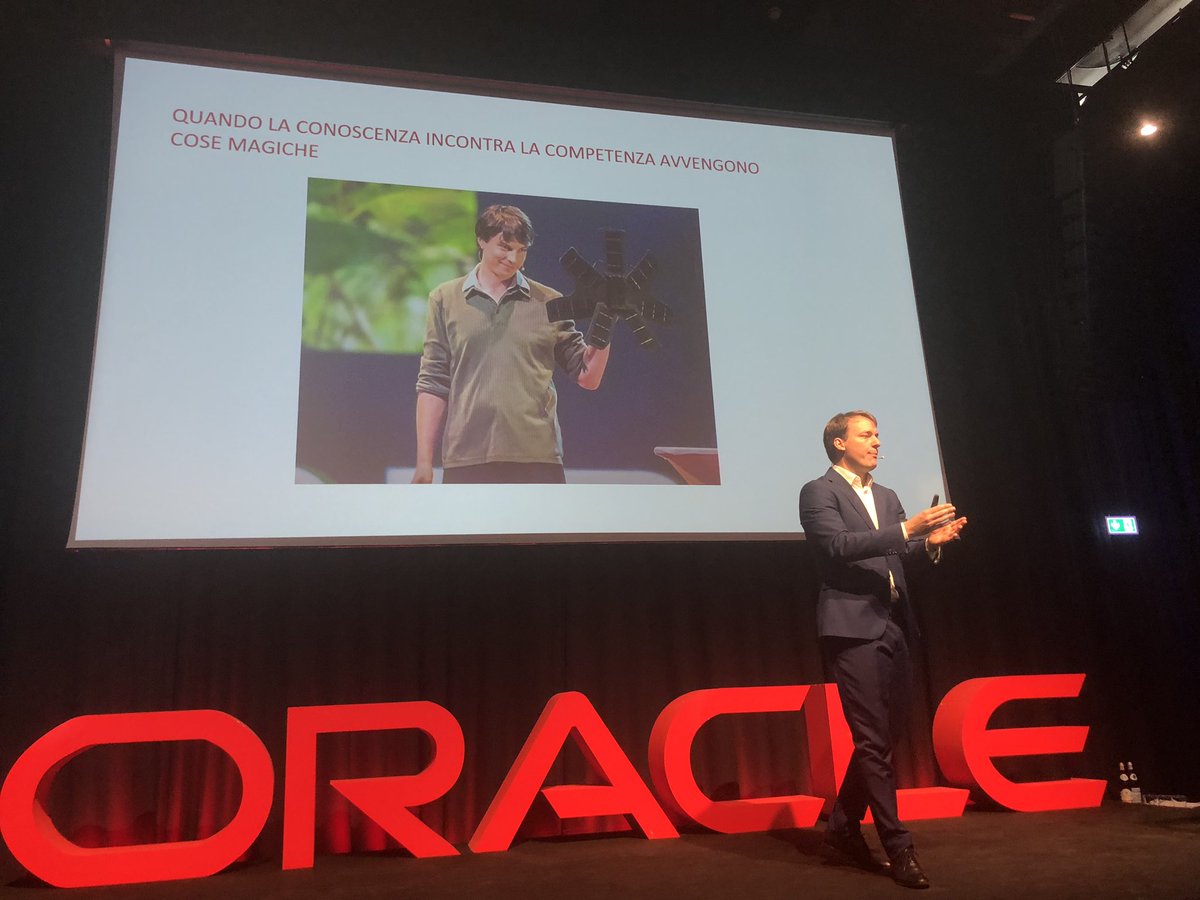 OracleItalia's tweet photo. “Se conoscenza e competenza si incontrano, accadono delle vere magie. Si può anche salvare una foresta tropicale dal disboscamento e di conseguenza combattere il surriscaldamento globale. La tecnologia può aiutare le persone e il nostro pianeta” @LucaLaMesa a #EYTT19 https://t.co/A5bAqLvPH3